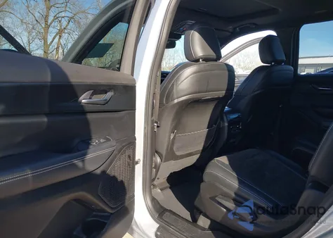 2023 Jeep Grand Cherokee L Altitude 4X4 z USA, uszkodzony, nr VIN 1C4RJKAG2P8838621